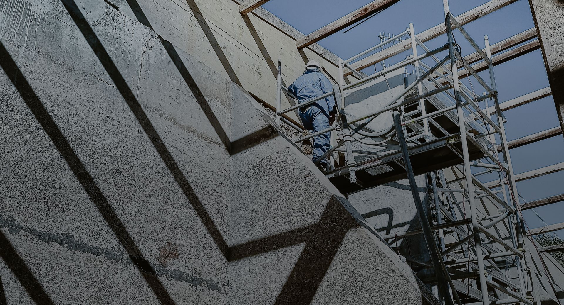 An Entekra specialist restoring the concrete walls of Mount Charlton water reservoir
